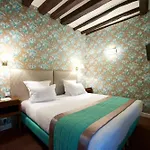Szálloda Relais Du Vieux