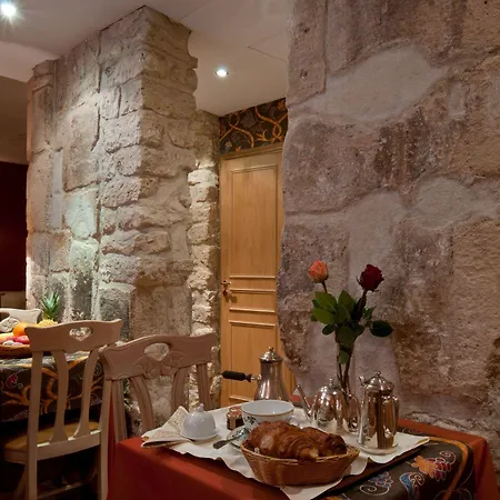 Отель Relais Du Vieux 4*