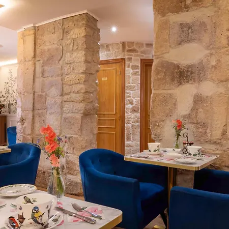 Relais Du Vieux Отель Париж