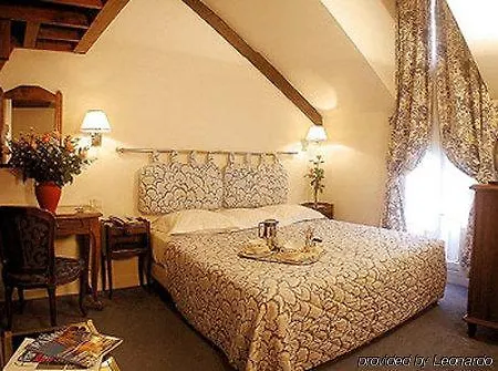 Relais Du Vieux Париж