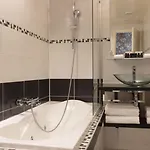 Relais Du Vieux 4* Paříž