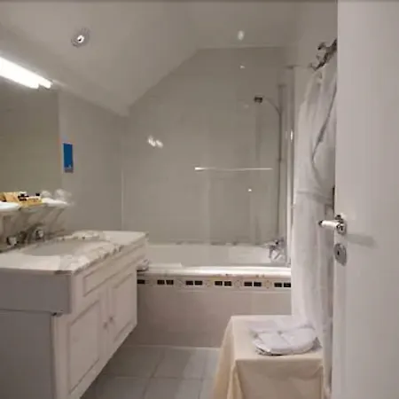 Relais Du Vieux 4*
