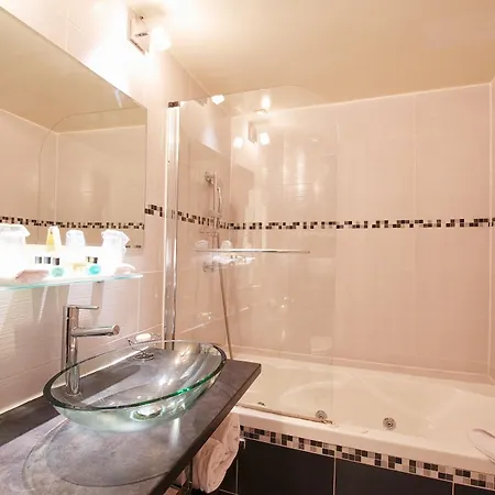 Relais Du Vieux Hotel 4*