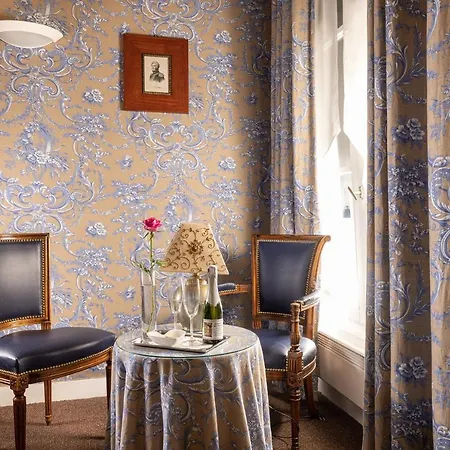 Relais Du Vieux Hotel
