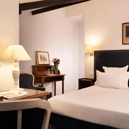 Relais Du Vieux Hotel 4*