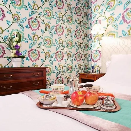 Relais Du Vieux Hotel 4*