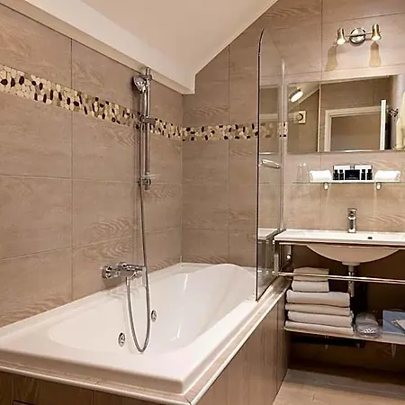 Relais Du Vieux 4*
