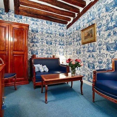 Relais Du Vieux 4*