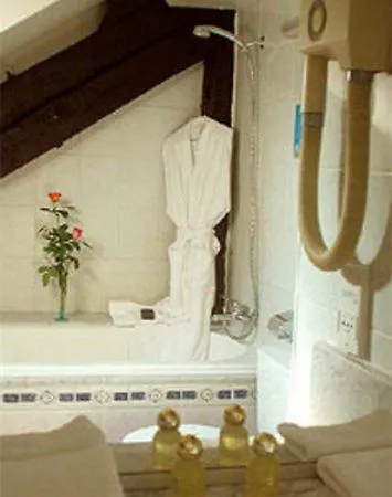 Relais Du Vieux 4*